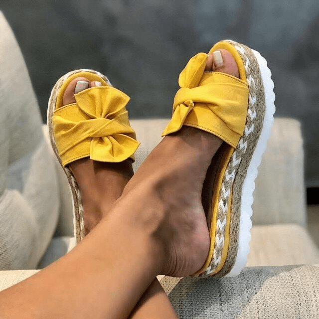 Chique Geweven Sandalen Dames met Wedge Hak en Strikdetail - Zomerse Peep Toe Slides - ZovaFashion - Sandalen Dames