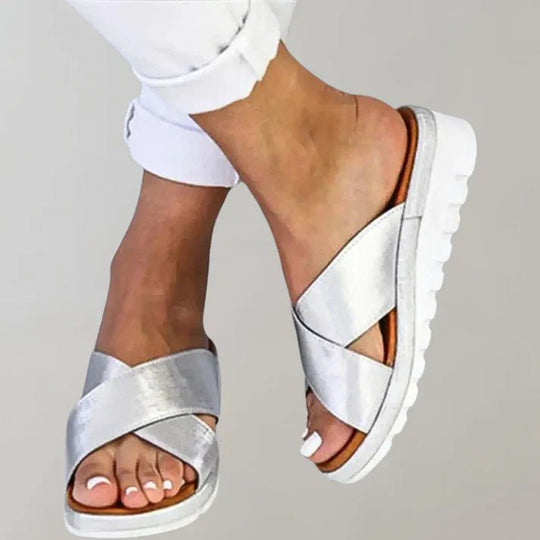Comfortabele Leren Slippers Dames met Verstelbare Bandjes en Chunky Zool Productbeschrijving: ➡ Actuele trends ➡ Superieure kwaliteit ➡ Geselecteerde ontwerpen ➡ Zeer comfortabel ➡ Duurzaam ➡ Makkelijk te onderhouden ➡ Zeer comfortabel om te dragen Onze - Zova - Fashion
