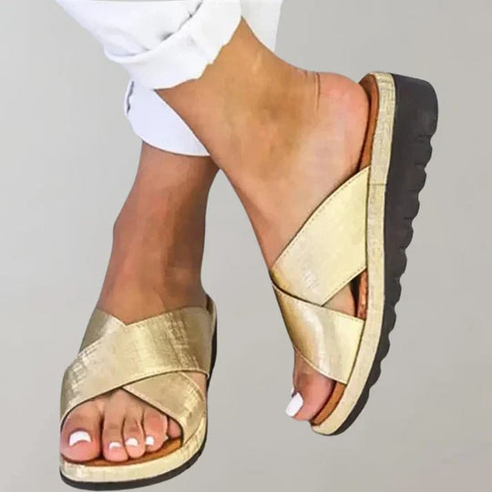 Comfortabele Leren Slippers Dames met Verstelbare Bandjes en Chunky Zool Productbeschrijving: ➡ Actuele trends ➡ Superieure kwaliteit ➡ Geselecteerde ontwerpen ➡ Zeer comfortabel ➡ Duurzaam ➡ Makkelijk te onderhouden ➡ Zeer comfortabel om te dragen Onze - Zova - Fashion