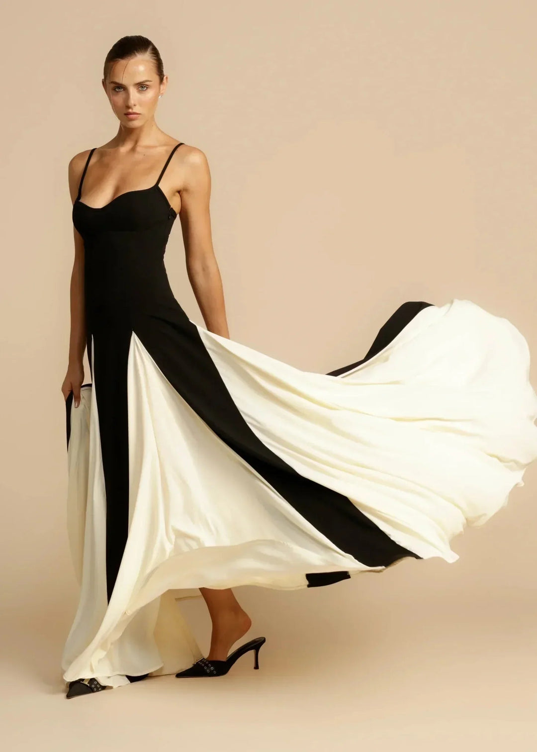 Elegante Maxi Zomerjurk Dames van Lichtgewicht Stof met Sweetheart Halslijn en Spaghetti Bandjes - ZovaFashion - Maxi Jurk