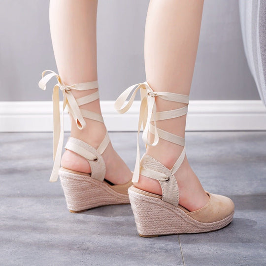 Faux Suede Sandalen Dames met Gesloten Neus en Crisscross Enkelbandjes - ZovaFashion - Sandalen Dames