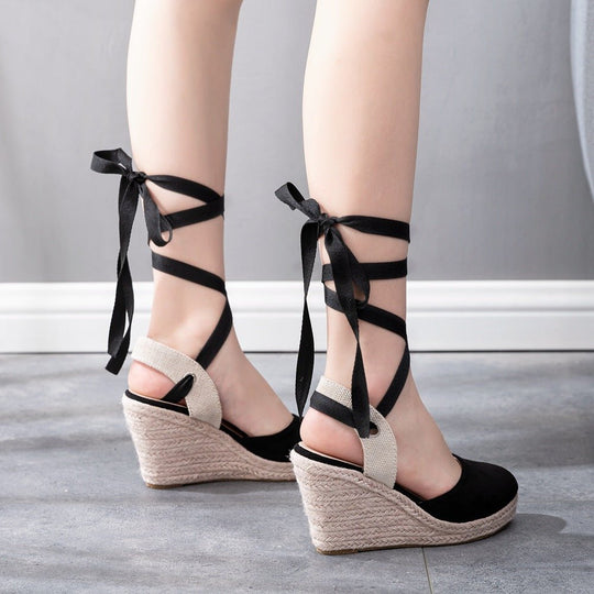 Faux Suede Sandalen Dames met Gesloten Neus en Crisscross Enkelbandjes - ZovaFashion - Sandalen Dames