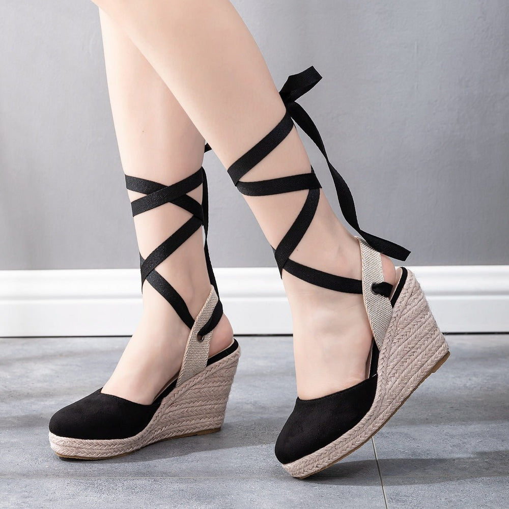 Faux Suede Sandalen Dames met Gesloten Neus en Crisscross Enkelbandjes - ZovaFashion - Sandalen Dames