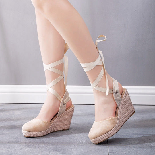 Faux Suede Sandalen Dames met Gesloten Neus en Crisscross Enkelbandjes - ZovaFashion - Sandalen Dames