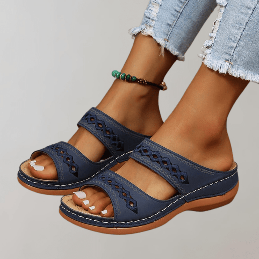 Leren Orthopedische Sandalen Dames met Decoratieve Uitsnijdingen en Twee Bandjes - ZovaFashion - Sandalen Dames