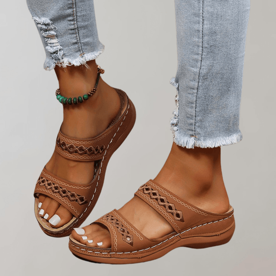 Leren Orthopedische Sandalen Dames met Decoratieve Uitsnijdingen en Twee Bandjes - ZovaFashion - Sandalen Dames