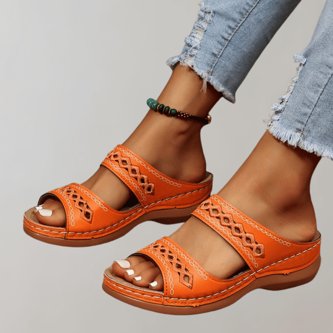 Leren Orthopedische Sandalen Dames met Decoratieve Uitsnijdingen en Twee Bandjes - ZovaFashion - Sandalen Dames