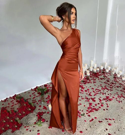Maxi Zomerjurk in Satijn met One - Shoulder en Hoge Split - ZovaFashion - Maxi Jurk