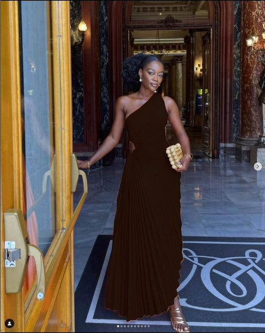 Maxi Zomerjurk van Luxe Crêpe met One - Shoulder en Geplooide Textuur - ZovaFashion - Maxi Jurk