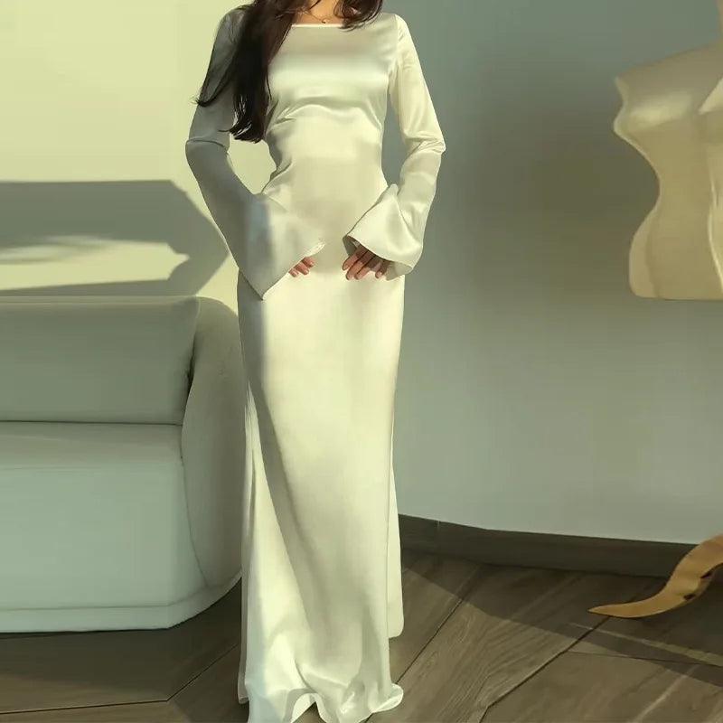 Maxi Zomerjurk van Satijn met Lange Uitlopende Mouwen en Getailleerd Lijfje - ZovaFashion - Maxi Jurk