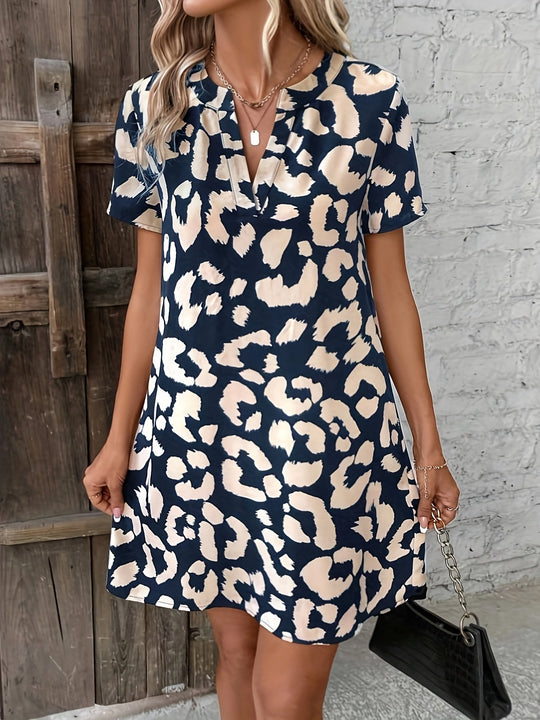 Midi Zomerjurk in Elegant Luipaardprint met V - Hals en Korte Mouwen - Zova - Fashion - Midi Jurk