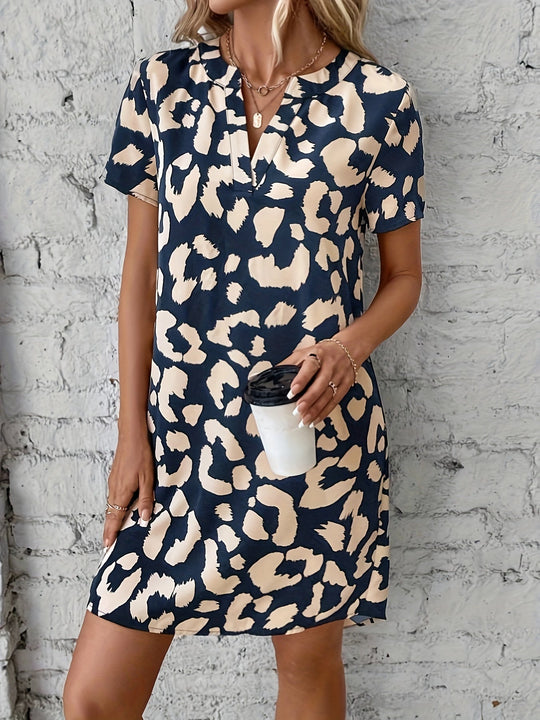 Midi Zomerjurk in Elegant Luipaardprint met V - Hals en Korte Mouwen - Zova - Fashion - Midi Jurk