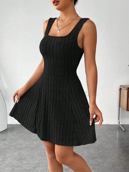 Ribgebreide Midi Zomerjurk met Unieke Borstuitsnijding en A - lijn Silhouet - Zova - Fashion - Midi Jurk