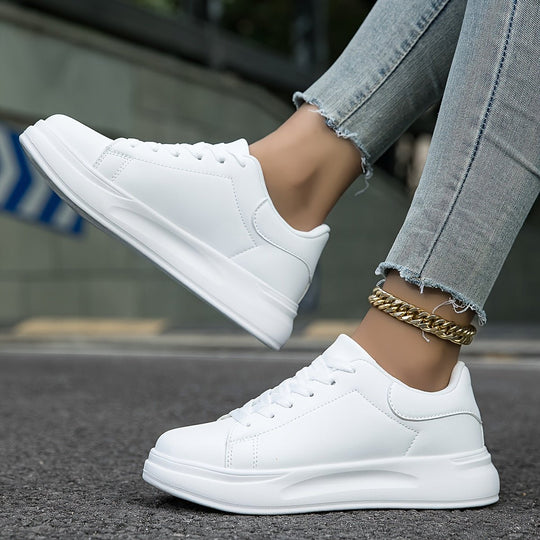 Witte Faux Leren Sneakers Dames met Minimalistisch Design en Lage Top - ZovaFashion - Schoenen Dames
