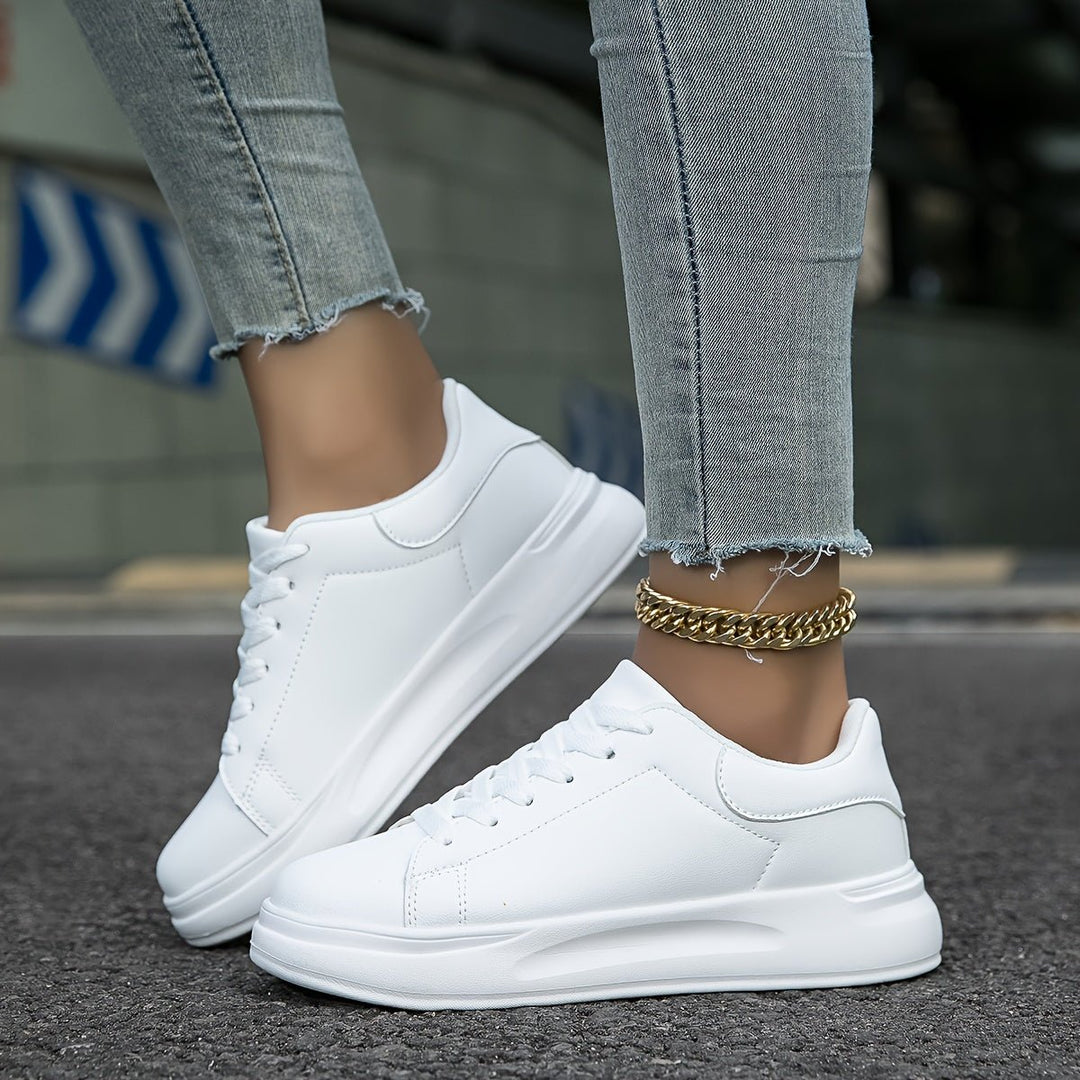 Witte Faux Leren Sneakers Dames met Minimalistisch Design en Lage Top - ZovaFashion - Schoenen Dames