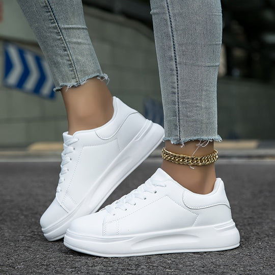 Witte Faux Leren Sneakers Dames met Minimalistisch Design en Lage Top - ZovaFashion - Schoenen Dames