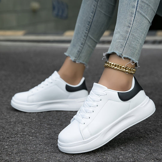 Witte Faux Leren Sneakers Dames met Minimalistisch Design en Lage Top - ZovaFashion - Schoenen Dames