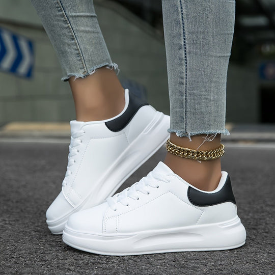 Witte Faux Leren Sneakers Dames met Minimalistisch Design en Lage Top - ZovaFashion - Schoenen Dames