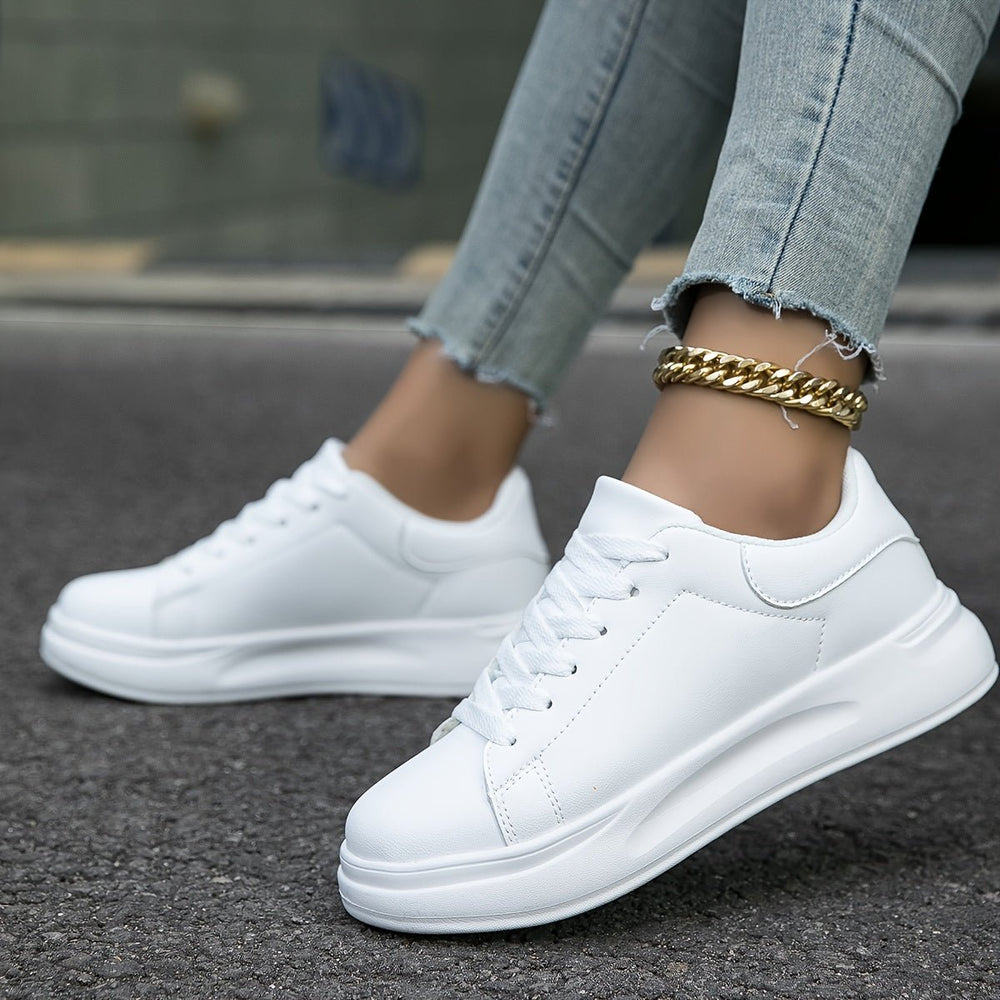 Witte Faux Leren Sneakers Dames met Minimalistisch Design en Lage Top - ZovaFashion - Schoenen Dames