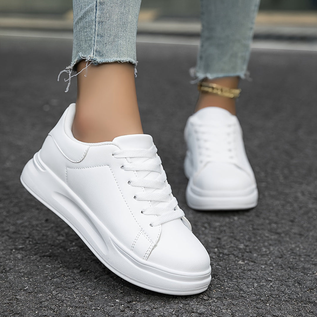 Witte Faux Leren Sneakers Dames met Minimalistisch Design en Lage Top - ZovaFashion - Schoenen Dames