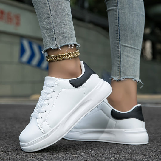Witte Faux Leren Sneakers Dames met Minimalistisch Design en Lage Top - ZovaFashion - Schoenen Dames