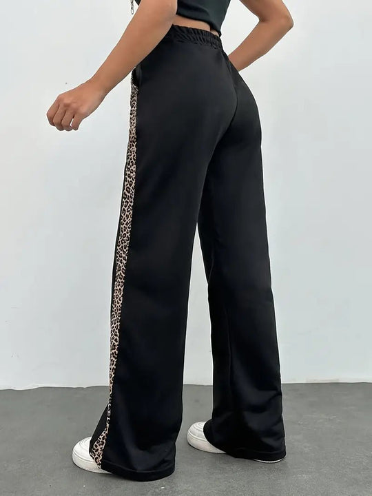 Zwarte Luipaardprint Joggingbroek Dames met Elegante Zijslit en Lichtgewicht Design - ZovaFashion - Joggingbroek dames